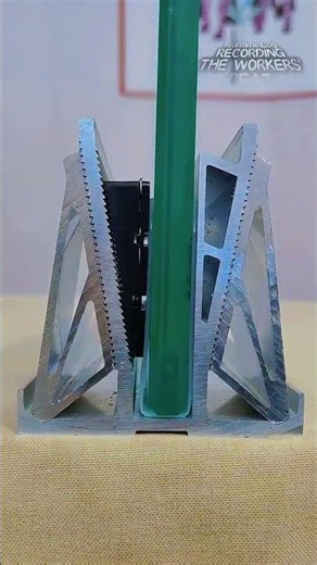 발로 차도 끄떡없는 무용접 유리 난간의 놀라운 고정력 비밀 #worker #process #durability #innovative #tools
