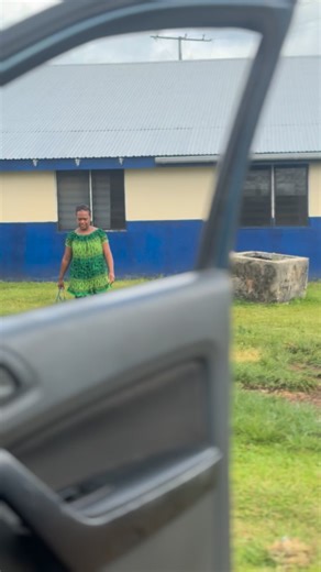 Shout out to all essential service workers during this festive season. Remembering our hospital workers, drivers, allied staff, nurses, doctors and paramedics who give up their day to serve and to be on stand by for emergencies during the festive holidays. We salute you all. 💪🏽 Now we are all going to the beach while you work🤣🤣 Love you Annette Garae Leodoro | Basil Leodoro