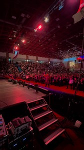 💯👉Peste 4000 de vâlceni l-au aplaudat 👏pe Paul Surugiu-Fuego la Sala Sporturilor din Râmnicu Vâlcea, în concertul său de colinde și cântece de CRĂCIUN - IARNA COLINDELOR MELE!❄️💥💫 @faniactivi | FUEGO - Fan Club Fuego Romania