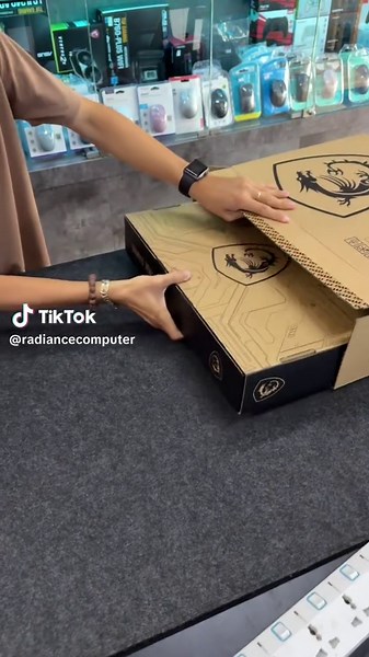 MSI Thin 15 B12U Gaming Laptop Review