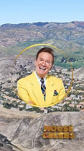 🎙️🌟 Wink Martindale’s $3.1M Calabasas Home A Farewell to a TV Legend 🕊️🏡 TV icon Wink Martindale, beloved host of classic game shows like *Gambit* and *Tic-Tac-Dough*, owned this elegant $3.1 million home in Calabasas, California. With 6 bedrooms, 7 bathrooms, and 5,856 sq. ft., the estate reflected the grace and charm of a true television legend. Wink Martindale has sadly passed away at the age of 91. A pioneer in broadcasting, he began his career in radio and made history as one of the fir