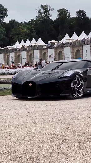 Bugatti La Voiture Noire: The Ultimate Supercar Experience
