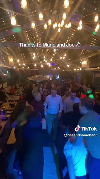 What a night - A woman broke her wrist and our speaker thought it was a smoke machine 💨#daytwo #weddingbandsireland #livemusic #visitoffaly #craic