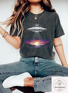 UFO Retro Graphic Alien Tshirt, Supernatural Comfort Shirt, Alien Lover Gift, Alien Abduction Tshirt, Paranormal Oversized Tee - Etsy