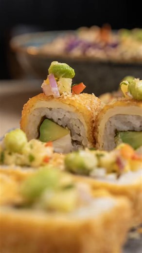 El combo perfecto para crear un momento épico: Tu persona favorita y Teikit. ¡Vengan y disfruten de una experiencia que lo tiene todo! 🤤✨ (El 2x1 en rolls después de las 6 p.m. hace la experiencia aún mejor 😉). 📍Solo en Teikit. Ubica tu sucursal: https://teikit.mx/Branch 📱Descarga Teikit App: https://onelink.to/teikit . . . #teikit #thesushithatilove #teikitapp #teikitdouble #sushi #sushilovers #sushitime #sushidelivery #sushiaddict #sushilife #sushi2x1 | Teikit