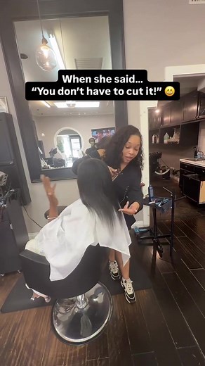 You know we have to cut it… but it’s for your own good. 😄 If you’re ready for real growth, let us know below! ⬇️ Link in bio for products and services! 📍To book with my team at our Los Angeles location DM @dghairla on IG 📍To book with @Sharie💚’s team at our Sacramento location DM @dghaireg or call/text 916-430-6310 #hairgrowth #hairstylist #healthyhairjourney