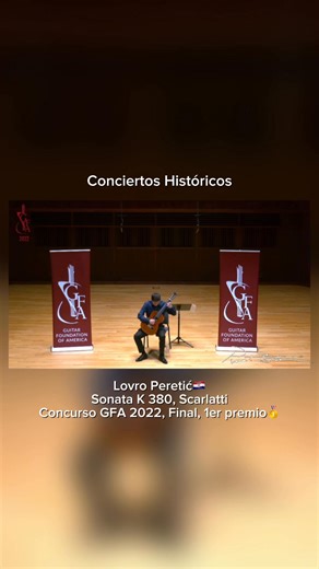 La Sonata K 380 de Domenico Scarlatti es mi favorita dentro de la maravillosa serie de Sonatas Barrocas que el gran compositor Italiano compuso. Tiene un ritmo contagioso y cada una de sus secciones contrasta de forma admirable con las adjacentes y, su elegancia estructural, te seduce. La K380 es también una de las más difíciles, porque la melodía está siempre al descubierto y se presenta en una larga seguidilla de preguntas y respuestas que hasta un niño puede detectar. Lovro Peretić 🇭🇷 selec