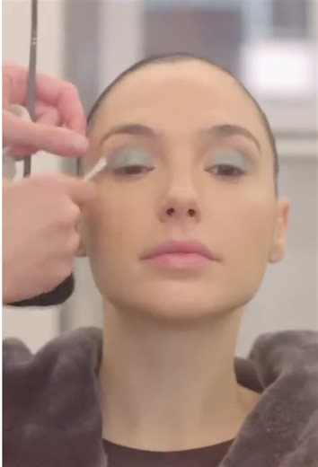 Gal Gadot's Stunning Transformation into the Evil Queen