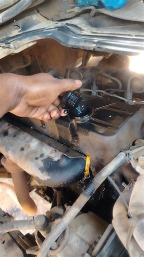 The reasons for gas/smoke coming out when opening the oil cap while the engine is running are usually as follows: 1_ Blow-by gas Some compression gas enters the crankcase through the piston ring and cylinder This gas is more when the engine is old or the piston ring is worn So when the oil cap is opened, gas comes out due to pressure 2) PCV valve problem If the PCV (Positive Crankcase Ventilation) valve is not working The crankcase gas cannot come out properly As a result, gas comes out forceful