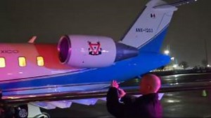 🚨🇺🇸 #ÚLTIMAHORA | El momento en que Caro Quintero es entregado a la justicia de EU tras traslado desde México https://mile.io/3QCmIxR 📹 Vía Ángel Hernández | MILENIO