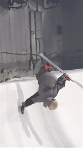 Koyo Hoda氏 on Instagram: "カムイ御坂室内スキー場🙋‍♂️ 来年は6月の土曜日と10月の日曜日に2回貸し切って滑り倒す予定だからみんなよろしくねー🙌 🎥 @official.osamu__movie ☆sponsor☆ メインスポンサー @fgf_web ◎チューンナップ @SCIMENTE ◎ワックス @maplusskiwax ◎snowboard🏂 @bcstreamsnowboards ◎バイン @flux_japan ◎スノーボードショップ @voltage.1997 ◎スノーボードウェア @acc_snowboard ◎🥽、⛑️ @swanssnowgoggles ◎ビーニー #ZIENER ◎グローブ🥊 @vicroyjapan ◎デザイン #デザイン工房にゃんきち ◎アンクルバンド&ソックス @aband.tokyo_official ◎ MYアパレル #ROUTE54 ◎カスタムインソール #SNOWSTAR @sidas_japan ◎センタープレート @tplatejp ◎お米🌾 #ガミ米 ◎yukiyama公認アンバサダーラ