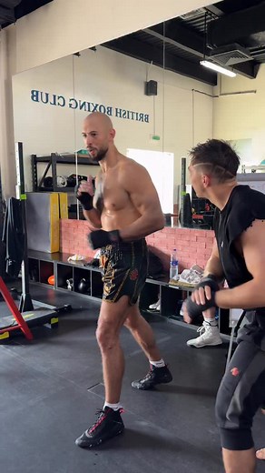 The presence of a 4-time kickboxing world champion automatically makes your punches faster @notmasterpo | Pavel Kickboxing