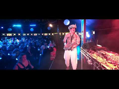 Ellie Sax and Friends @ The Piece Hall - 30th December 2021