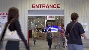 Costco beats forecasts as Americans hunt for discounts