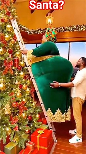 Surprise Falling. 😁😁 #ComedyReels#CoupleHumor#ChristmasReels 🎄#HolidayChaos#ViralVideo