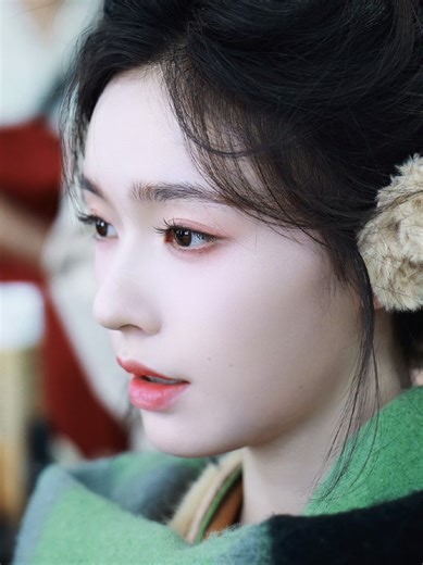 Lin Yun [Super Topic] #GuiLuan Gui Luan Mulai Syuting Menanggung kelembutan seberat ribuan jun, bersama menulis takdir. Lampu di depan cermin menyala, menanti bilah terbentuk @林允jelly #jellylin #linyun #林允jelly #chinesedrama