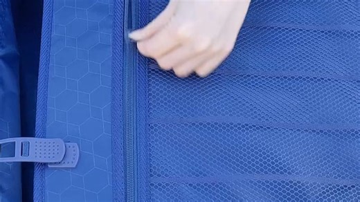 外交官密码箱TC-903（5283）——商务出行优选，指纹解锁安全便捷，大容量收纳井然有序，出差收纳更省心。