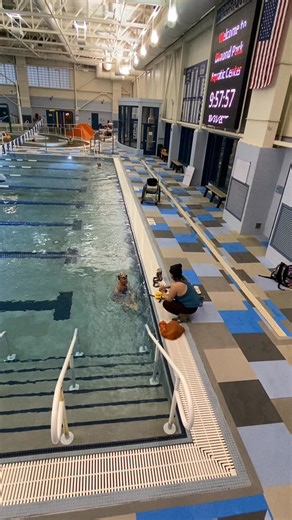 🧠💦 Technique Tuesday: Even Coaches Need Coaches 💦🧠Here’s a little inside secret from the world of high-level training…Even coaches need coaches.Yes — including Coach Kristina!Every few months, she meets with her coach for technical tune-ups, stroke analysis, training adjustments, and ways to improve her performance in the water. Why?Because great coaching isn’t just about teaching others.It’s about constantly learning, refining, and leveling up your own skills so you can bring the very best 