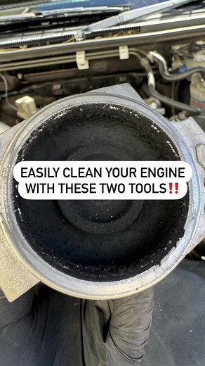 Easily clean engine parts with these two tools‼️ #toyota #toyotahilux #dirty #carcare #cardetailing #4x4 #motorsport #4x4offroad