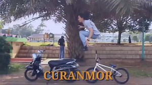 IVG on Instagram: "Siapa yang sering banget jadi korban curanrek?🤣 #Repost @sugiashar • • • • • • Ini sebenernya gua maling apa si ? . . Tersangka_ @sugiashar @maulanairsan . Karemamen_ @indramaulana8 . . . . @indovidgram #ivgstory #ivgcomedy #indovidgram #bmx #curanmor #curanrek #xtrime #sport #creatorsindonesia #sketsa #komedi"