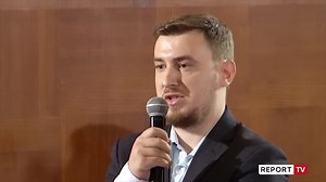 327K views · 3K reactions | Rama ‘përplaset’ me gazetarin: Do shkosh për riedukim tre muaj, mos eja më në konferenca deri në tetor Subscribe "Report TV" në kanalin e youtube: https://www.youtube.com/channel/UCk_fYBSdzmwhZEDPG5L4ShQ?sub_confirmation=1 | Report TV | Facebook