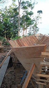 181K views · 1.2K reactions | Business opportunities are like a bus, once it stops another bus will follow. (Kesempatan bisnis itu bagaikan sebuah bis, sekali berhenti akan ada bis lain yang menyusul.) #ship #painting #Shipbuilding #Traditionalship #Sailingboat #Woodenship #makingboats #boat #ketek #kemangbejalu #jukung #tongkang #nelayan #palembang | Adi Atmanegara | Facebook