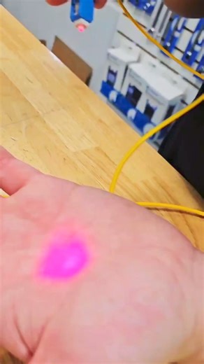 Our rugged Visual Fault Locator (VFL-300) is a must-have for field personnel working with fiber optic cables! Designed to pinpoint fiber breakpoints, leaks, poor connections, and stress points, here's why it's essential: - 650 nm Class IIIA laser diode for fault detection in single and multi-mode fiber up to 3 miles. - Modes include continuous wave, pulsing, and slower pulsing for various detection needs. - Works in OTDR dead zones, perfect for end-to-end visual fiber identification. - Rotatable