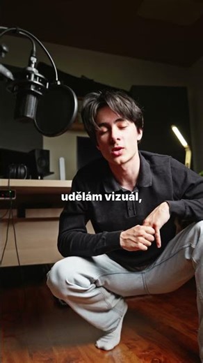 Borec prostě přeskočil random stůl? Uhhhh... 😂 #czech #fyp #hudba