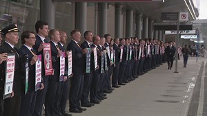 WestJet pilots picket outside YYC airport