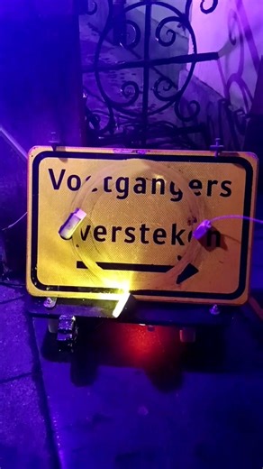 Expositie: Big DaDa installatie bij voordeur. https://arti.nl/agenda/31-10-2025/big-dada #museumnachtamsterdam #ArtiEtAmicitiae | Float Installaties