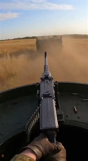 Chasing the enemy APC🪖#warzone#armouredvehicle#military#army#russia#ukraine#conflict#usa#