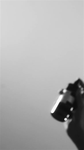 Una fragranza non si indossa, si vive. Candela Pelizza svela il suo ultimo segreto haircare: Le Parfum di Hair Rituel by Sisley. Una fragranza unisex, per corpo e capelli, che si fonde con te, trasformando ogni istante in un'esperienza sensoriale unica. Scoprilo qui: https://www.sisley-paris.com/it-IT/le-parfum-169010.html | Sisley Paris