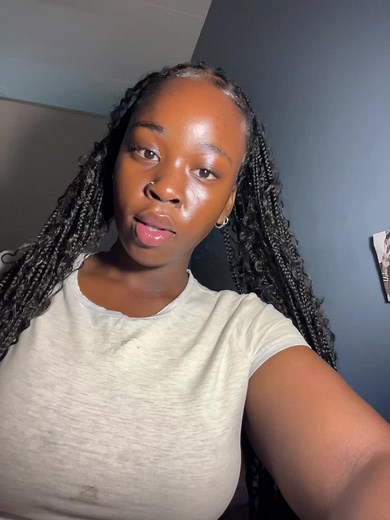 Let’s just ignore the stain on my shirt 💕