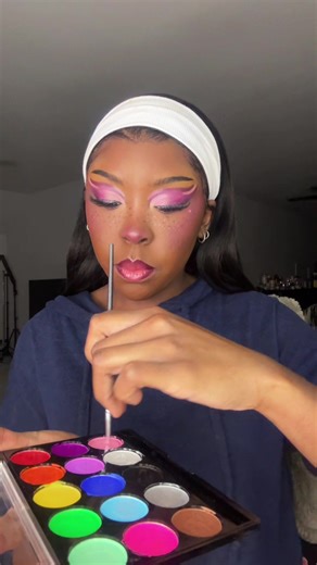 Remembering I can add color to my makeup whenever I want •• Using the @Avalon Kiss Water Activated Liner Palette #creativemakeup #wateractivatedliner