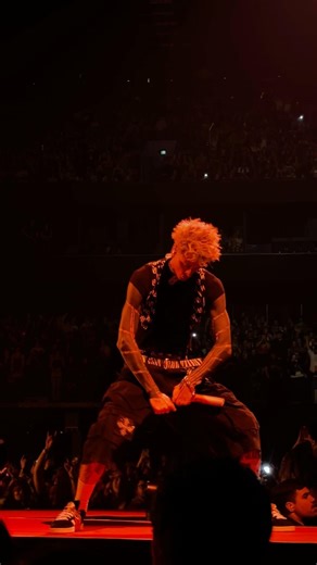 MGK - "DAYWALKER!" | Lost Americana Tour | Manchester - #mgk #machinegunkelly #concert #live