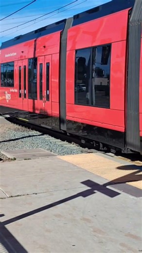 MTS trolley in Palomar Avenue #lightrail #train #railway #mts #trolley
