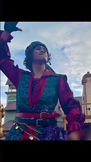 かっこいい海賊ダンサーさん🏴‍☠️とフック船長とスミーと炎🔥 フレンジー 2025/09/25 #intothefrenzy #ディズニーランド #ディズニーダンサー #海賊ダンサー #dハロ