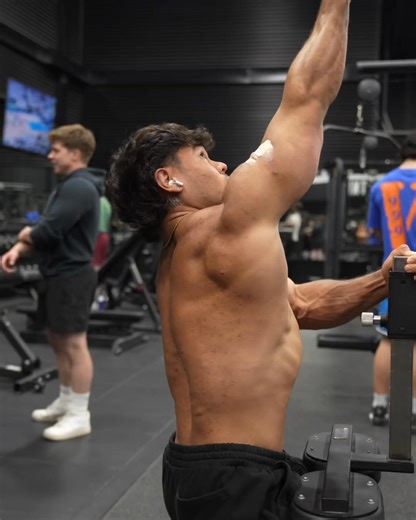 368K views · 4K reactions | One hand pull down workout video tips | Fitness around tips | Facebook