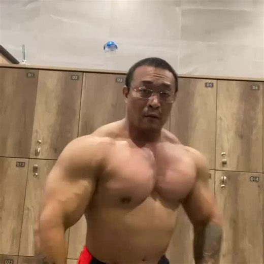 Chinese Bodybuilder Muscle Flexing #18 #chinese #bodybuilder #muscleflex #muscleflexing #pose