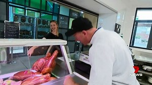 They say quality costs more, but that's not necessarily the case for this year's Christmas ham. In a major upset, the industry award for the best ham in the land has gone to a bunch of trainee butchers from Western Sydney who were more than happy to share their secret. Story: 7news.link/6LDabq #ChristmasHam #7NEWS | 7NEWS Sydney