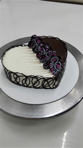 white & black heart shape chocolate cake design #heartshapecake #shorts #ytshorts #viral #trending