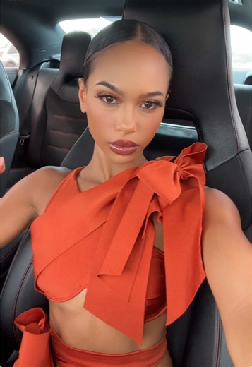 Break during @BFYNE campaign shoot 🧡 #bfyne #model #miami #campaign #swimwearfashion