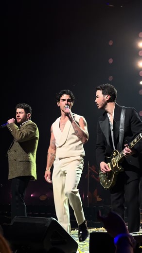 1st song of the New Year with the JB’s 🎙️ No better way to be 🎶 #concert #newyear #2026 @Jonas Brothers @joejonas @Kevin Jonas @Nick Jonas