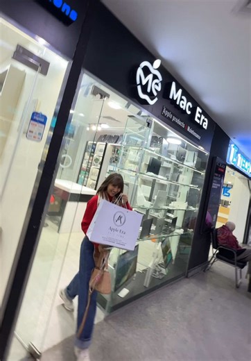 بـ 29000 بدلاً من 30000 الف هتشتري Mac Book Pro M1 من براند ماك ايرا فـ إيزون مول 🔥🩵 مواصفاته : Mac Book Pro M1 Ram 8 Storage 256 Battery 95% 🔋 هيكون عليه ضمان 3 شهور وخدمه ما بعد البيع ✨ للتواصل مع البراند : 01013734542 العنوان : إيزون مول - مدينة نصر - مكرم عبيد - الدور الثالث - T3 📍