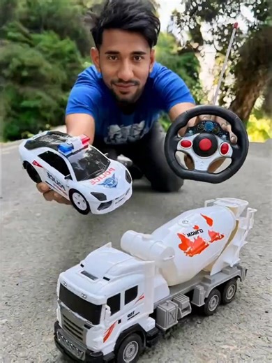 Suto Police Car vs. RC Cement Mixer Truck Showdown