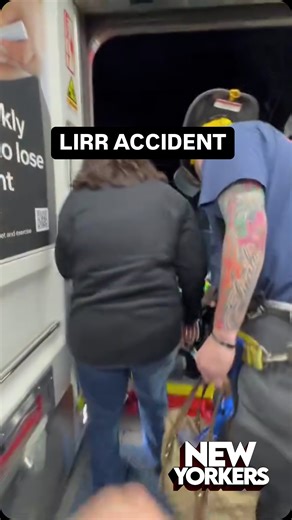 New Yorkers on Instagram: "#news Last night, a LIRR train traveling 75–80 mph struck a car on the tracks near Pinelawn Station in East Farmingdale, resulting in the driver’s death. First responders and train crew safely evacuated approximately 90 passengers, ensuring everyone’s safety and maintaining calm during the process. The collision caused damage to the train’s infrastructure, including the third rail, leading to service suspensions this morning. 🎥 @jadezaroff"