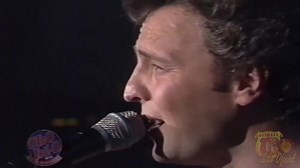 184K views · 3.5K reactions | ☁️ El cielo está nublado y a lo lejos tú...  ¡Qué recuerdos tan épicos! ¿Recuerdas cuando Hombres G tocó en el programa Otro Rollo el 2 de Abril del 2002? ¡Fue increíble! Revive ese momento con nosotros usando el hashtag #HombresG.  #nostalgia #retro #music #otrorollo #memories #throwback #tbt #españa #spanishmusic #80smusic #classics #legendary | HombresG.Net | Facebook