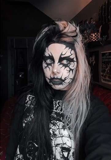 Exploring Gothic Makeup Techniques