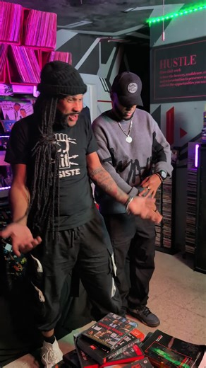 #Yaviah Más de 30 años. Este tipo es un misterio. Pa’l que no lo conoce. Pa’l que lo conoce… simplemente es él. Real. No es difícil. Solo no se la deja montar.