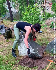 Determined treasure seeker uncovers beautiful antique rings. | Tips & Tricks